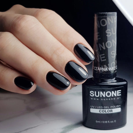 Sunone UV/LED Gel Polish Black Inez on nails