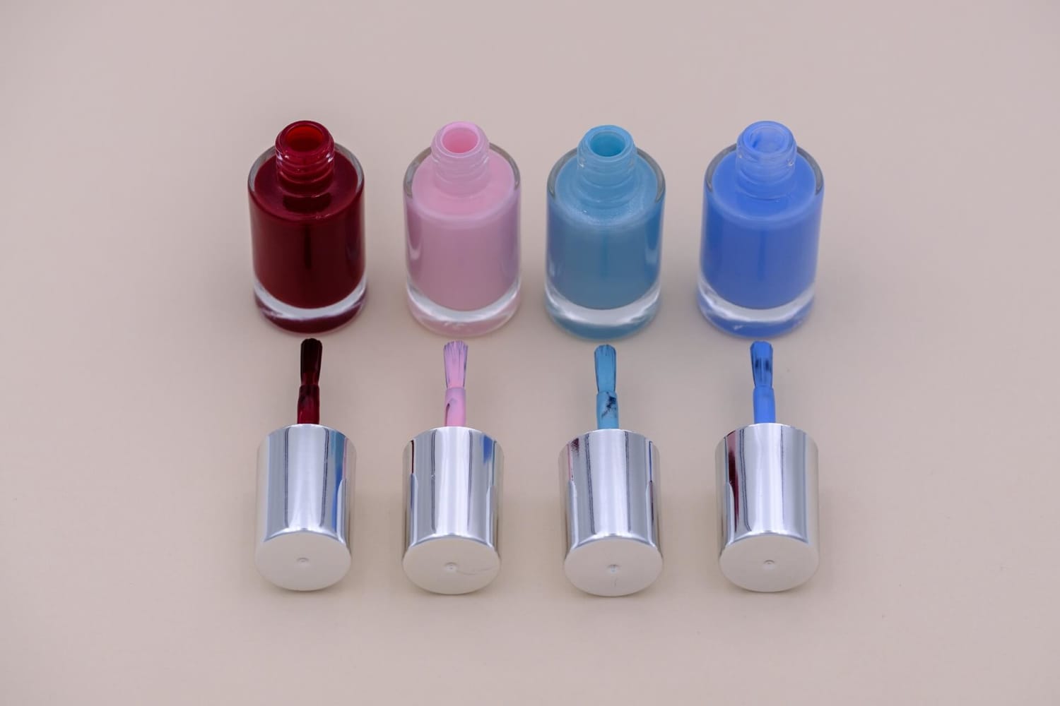 Which nail polish should you choose - hybrid or traditional?
