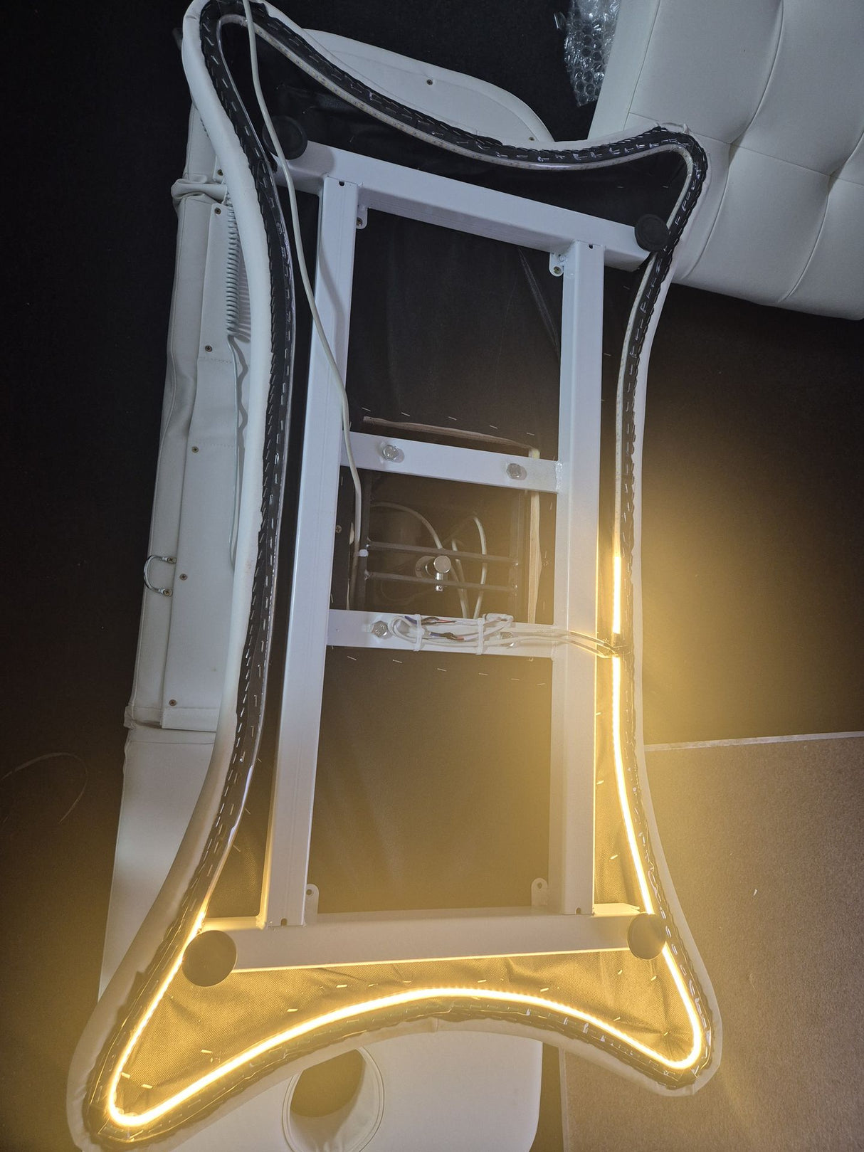 OUTLET Manufakturo Grandeur Electric Lash Beauty Bed - 3 Motors White