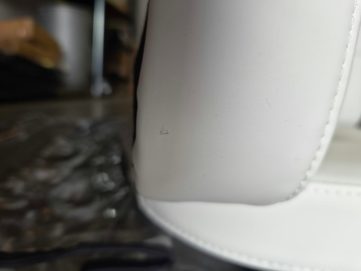 Outlet Manufakturo Serenity Salon Chair - 360-Degree Rotation Gold Base Creamy