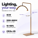 Gold Manufakturo V3 Pro treatment lamp features: 45 W LED, 3200–5600 K light, 10–100% brightness, CRI Ra >95, adjustable height and phone holder.