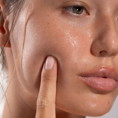 Bielenda Glaze & Glow Moisturising Brightening Face Cream Glazed Skin Effect - finished result shown on a model's face