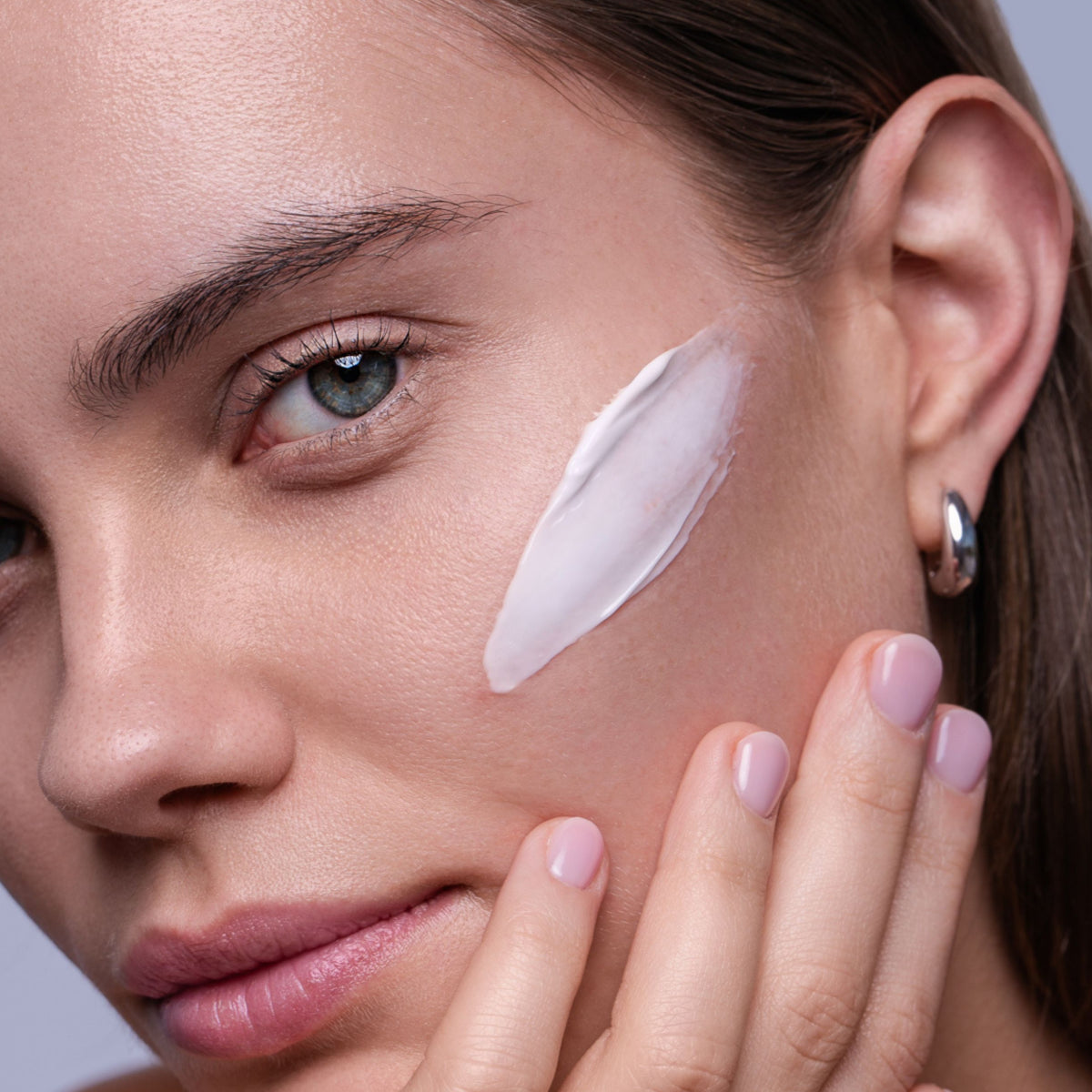 Bielenda Skin Clinic Lifting Retinol Face Mask - finished result shown on a model's face
