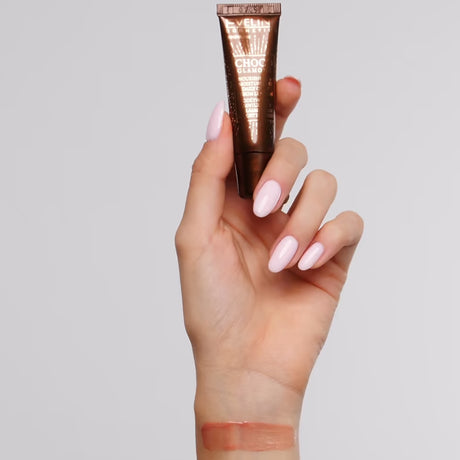 Eveline Choco Glamour Nourishing & Moisturising Lip Balm Serum - close-up of the cosmetic finish on skin