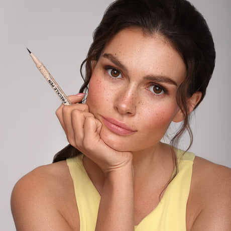 Eveline Freckle Pen Natural Effect - product displayed with its packaging on a dark background