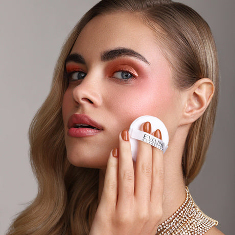 Eveline Wonder Match Translucent Loose Powder with Amethyst Dust - finished result shown on a model's face