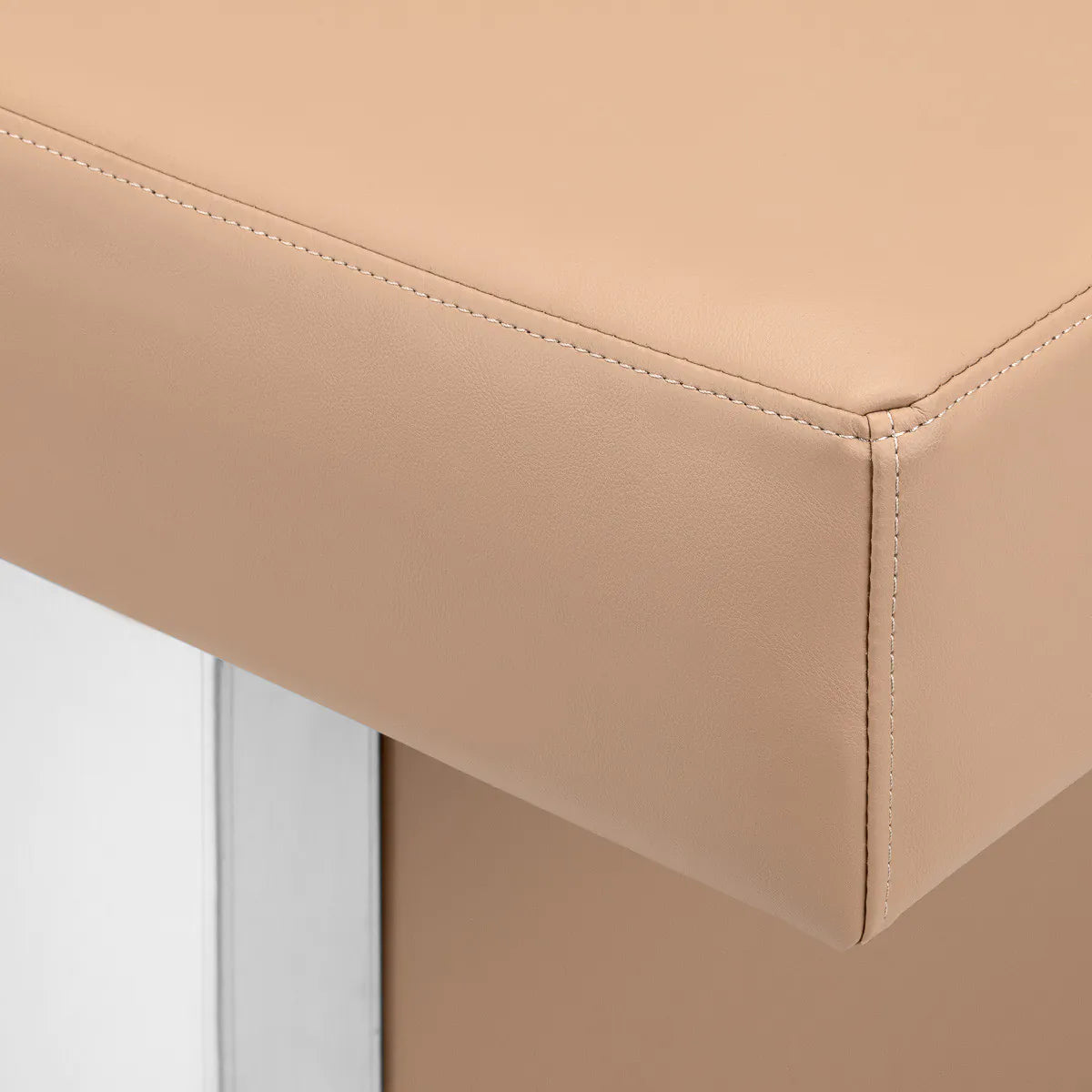 Gabbiano 017 Head Spa Shampoo Backwash Bed Beige - close-up of the upholstery and construction details