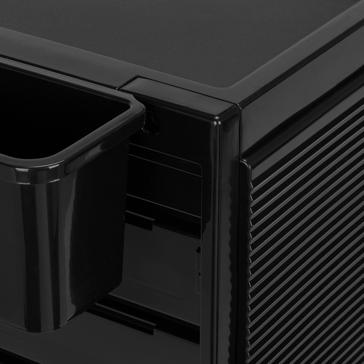 Gabbiano 68B Hairdressing Trolley Black - close-up of a construction detail