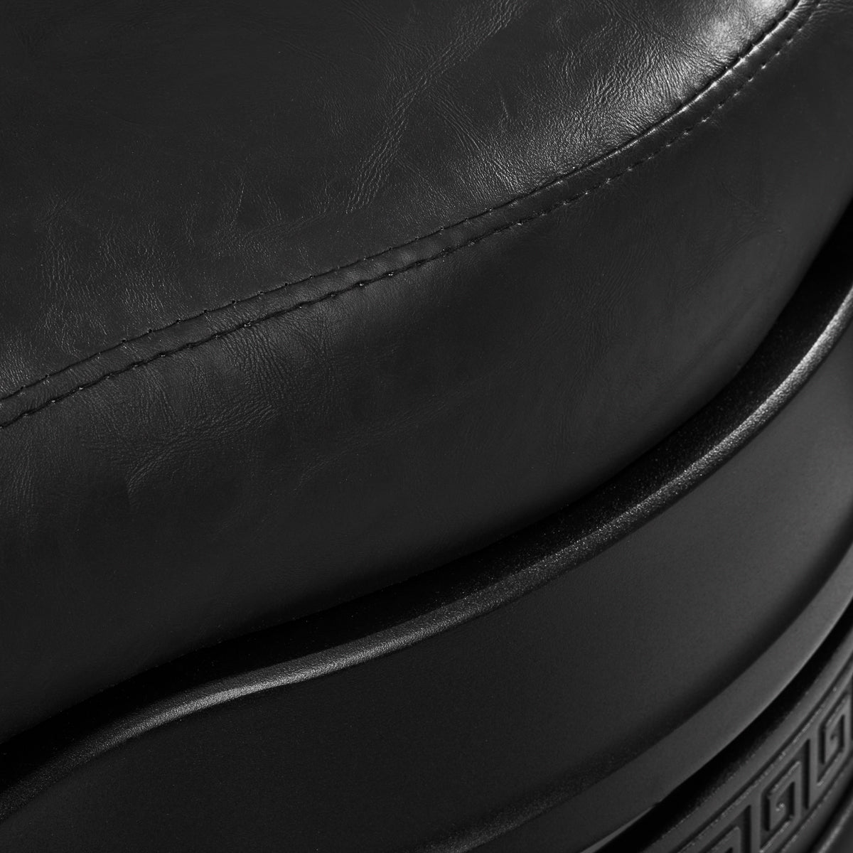 Gabbiano Barber Chair President Black - close-up of the upholstery and construction details