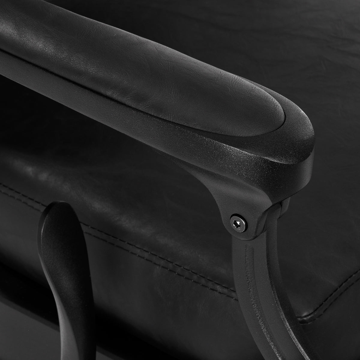 Gabbiano Barber Chair President Black - close-up of the upholstery and construction details