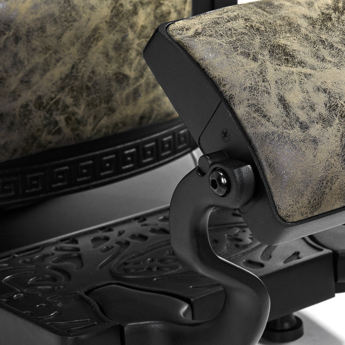 Gabbiano Barber Chair President Old Leather Green - close-up of the upholstery and construction details