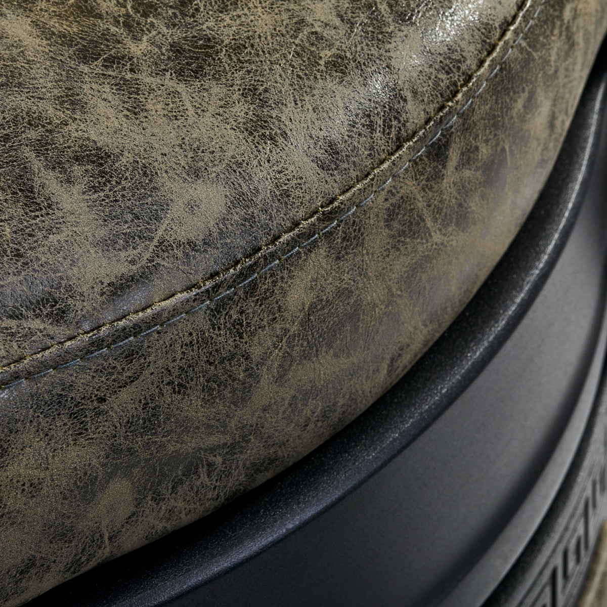 Gabbiano Barber Chair President Old Leather Green - close-up of the upholstery and construction details