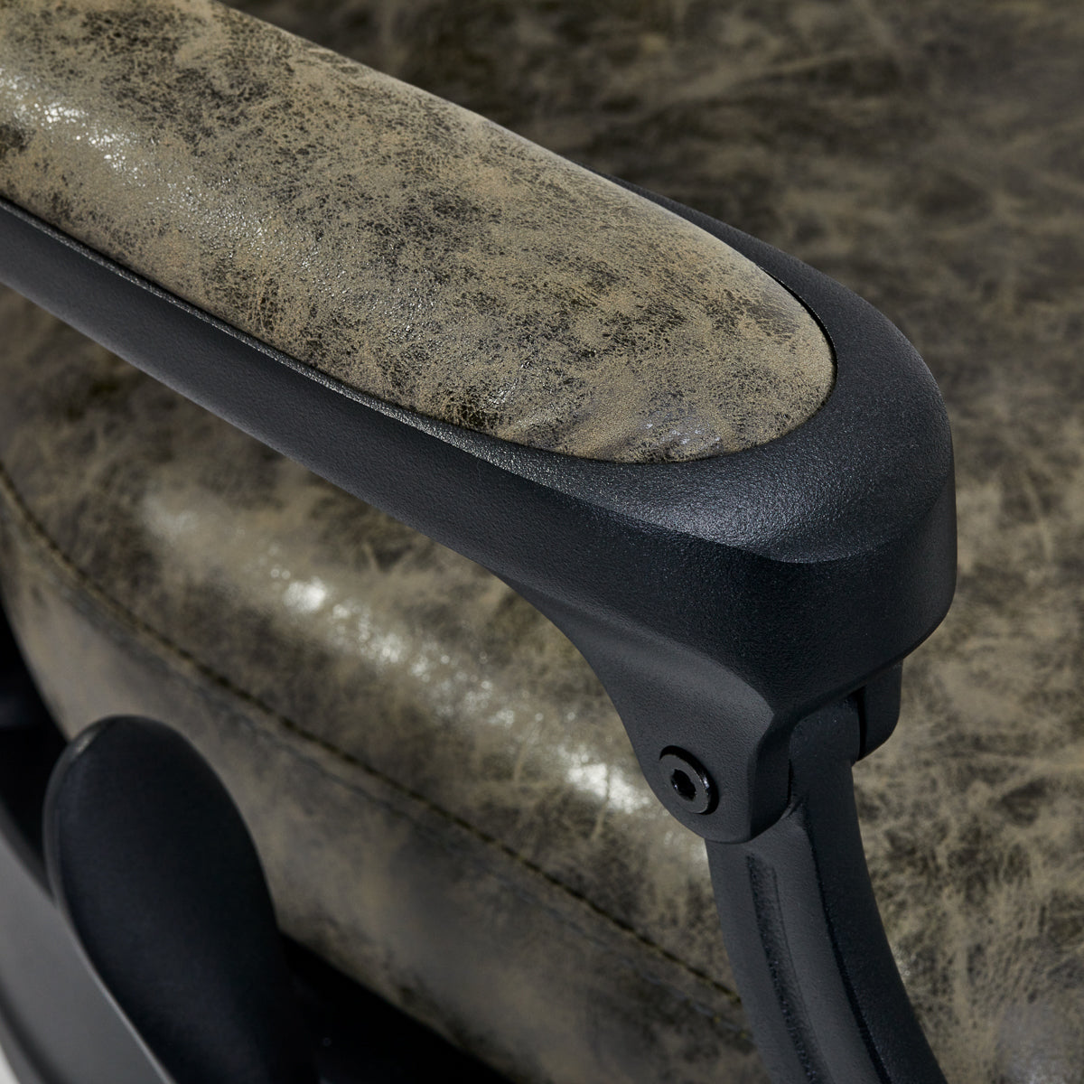 Gabbiano Barber Chair President Old Leather Green - close-up of the upholstery and construction details