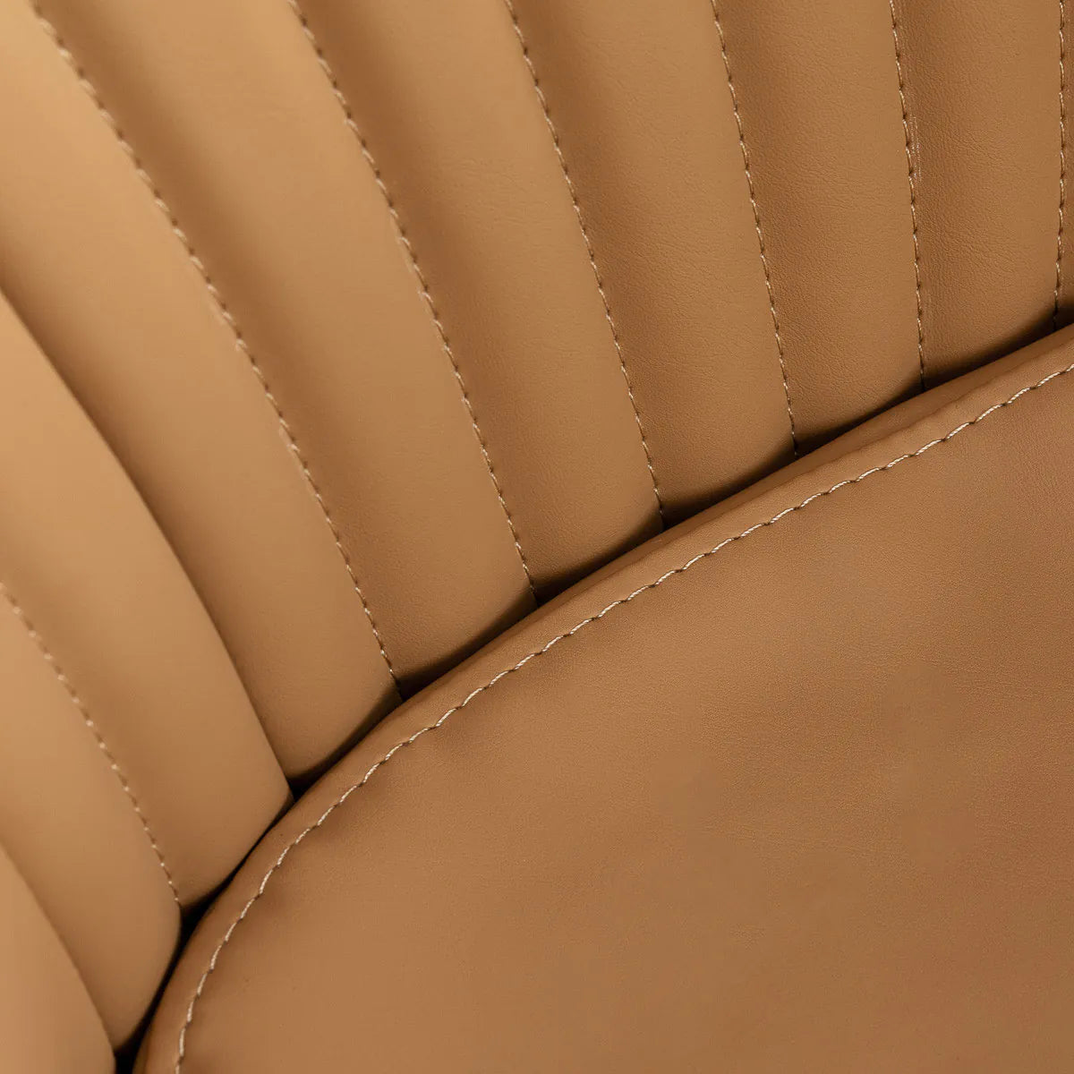 Gabbiano Copenhagen Hair Salon Styling Chair Caramel - close-up of the upholstery and construction details