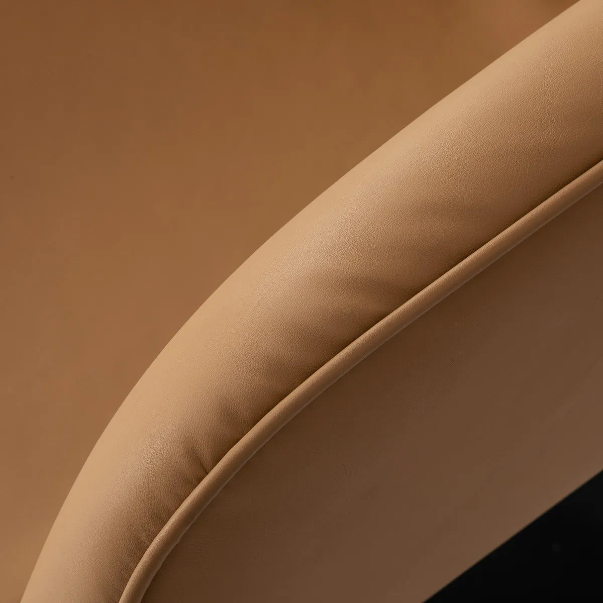Gabbiano Copenhagen Hair Salon Styling Chair Caramel - close-up of the upholstery and construction details