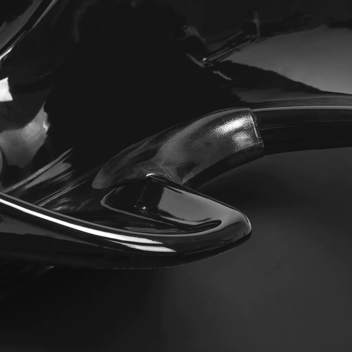Gabbiano Emma Hairdressing Backwash Unit Black - close-up of the upholstery and construction details