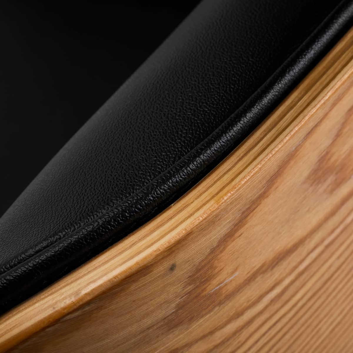 Gabbiano Florence Barber Chair With Adjustable Headrest Black - close-up of the upholstery and construction details