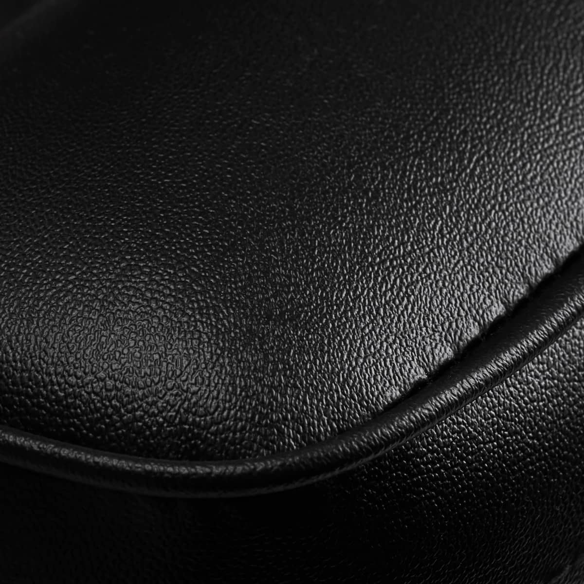 Gabbiano Florence Barber Chair With Adjustable Headrest Black - close-up of the upholstery and construction details