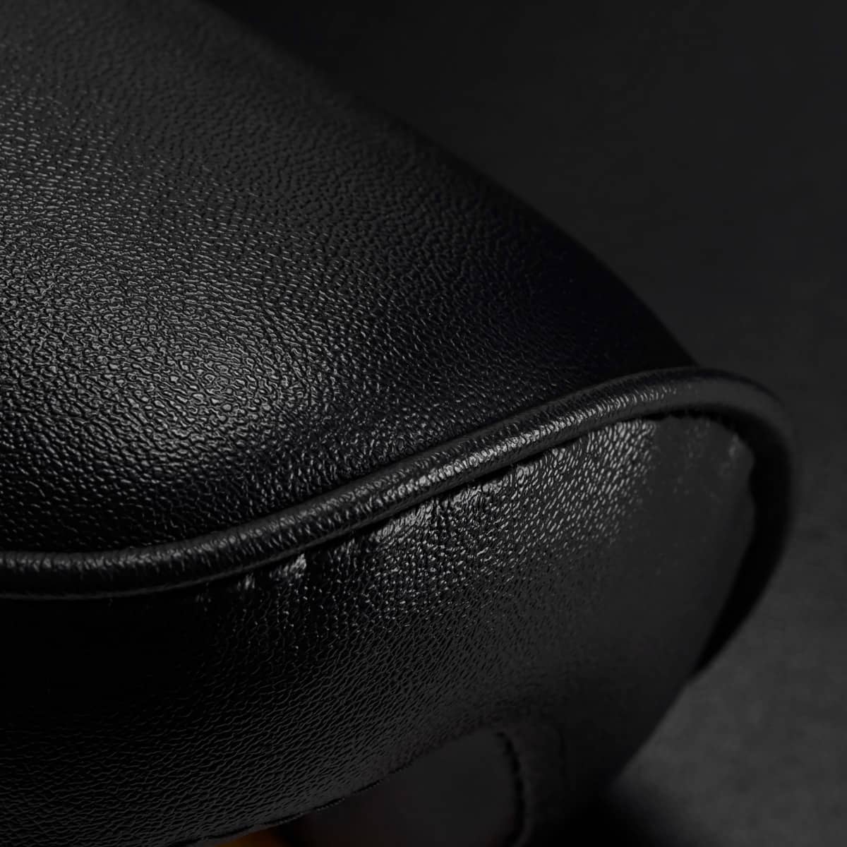 Gabbiano Florence Barber Chair With Adjustable Headrest Black - close-up of the upholstery and construction details