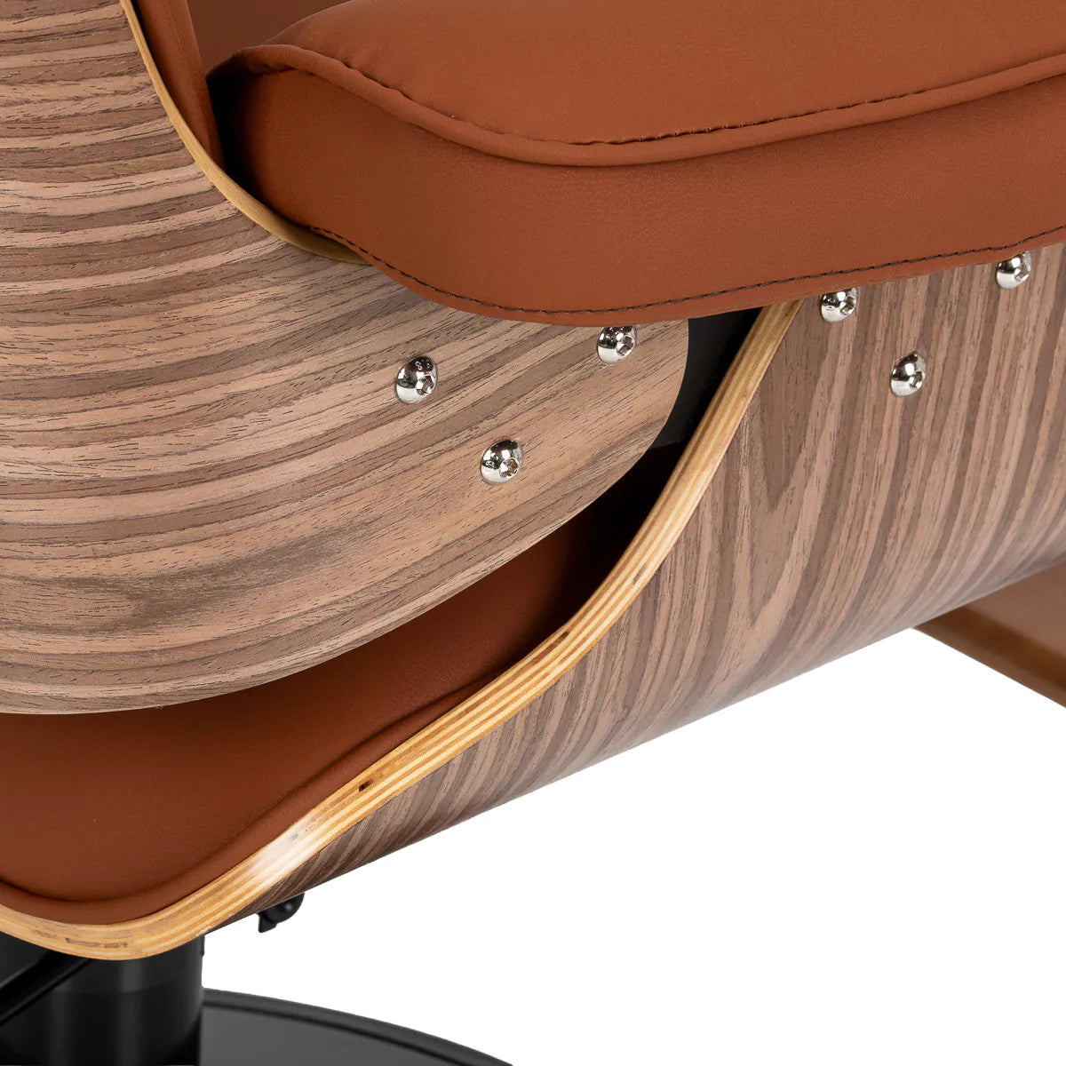 Gabbiano Florencja Hair Salon Styling Chair Brown With a Black Base - close-up of the upholstery, frame and footrest details