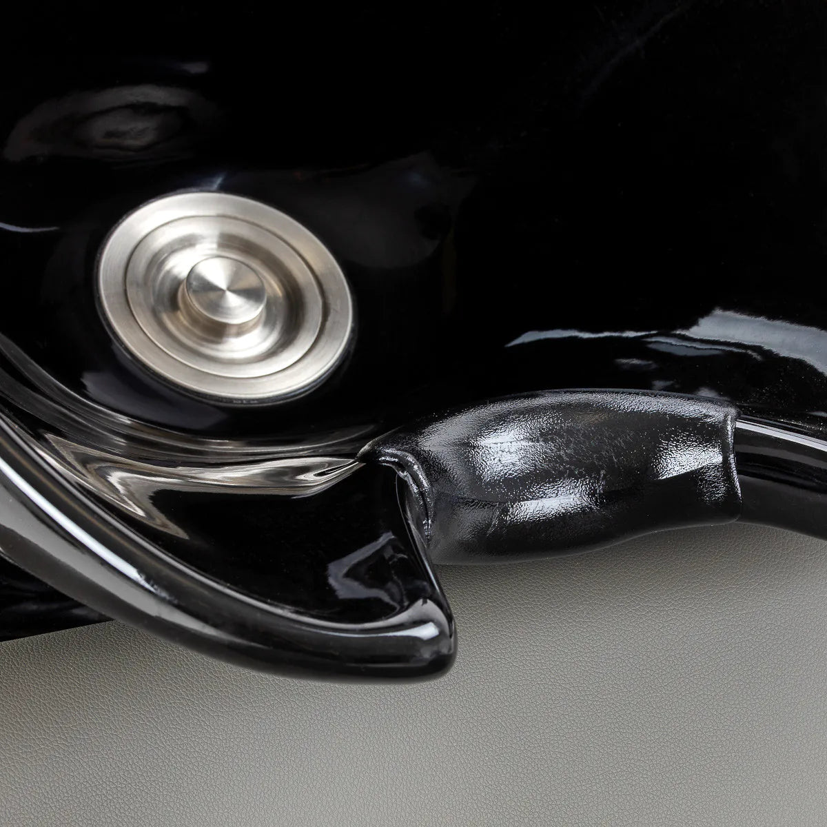 Gabbiano Hairdressing Backwash Unit Lucca Grey - close-up of the upholstery and construction details