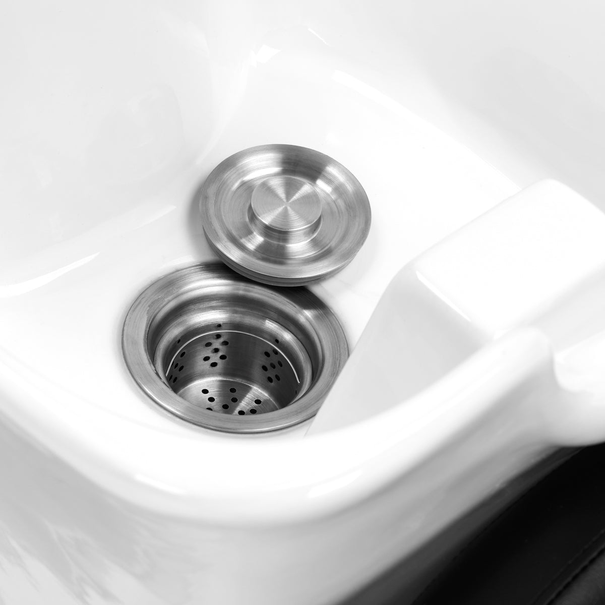 Gabbiano Hairdressing Backwash Unit Turyn Black - displayed in a professional treatment-room setting