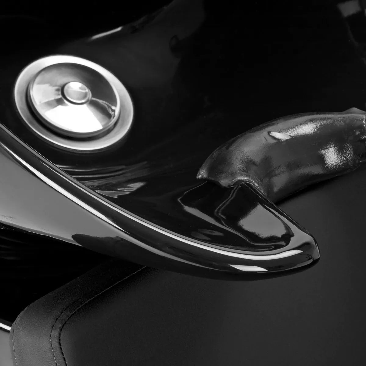 Gabbiano Hairdressing Backwash Unit Vitoria Black - close-up of the upholstery and construction details