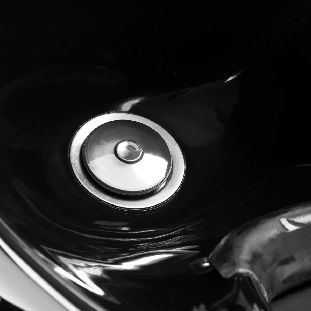Gabbiano Hairdressing Backwash Unit Vitoria Black - close-up of the upholstery and construction details