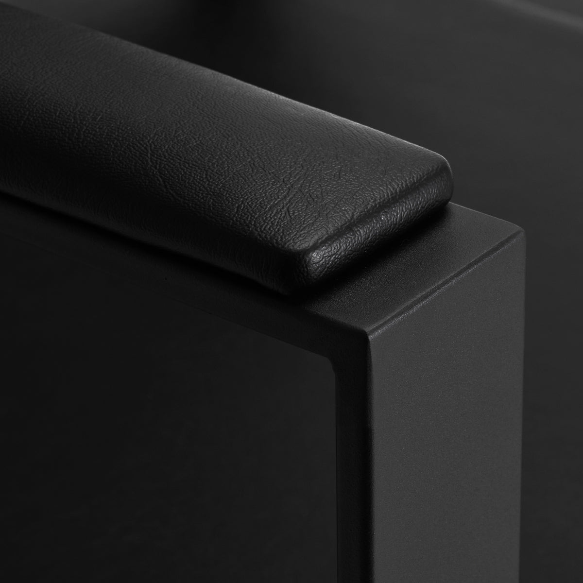 Gabbiano Hairdressing Chair Modena Black - close-up of the upholstery and construction details