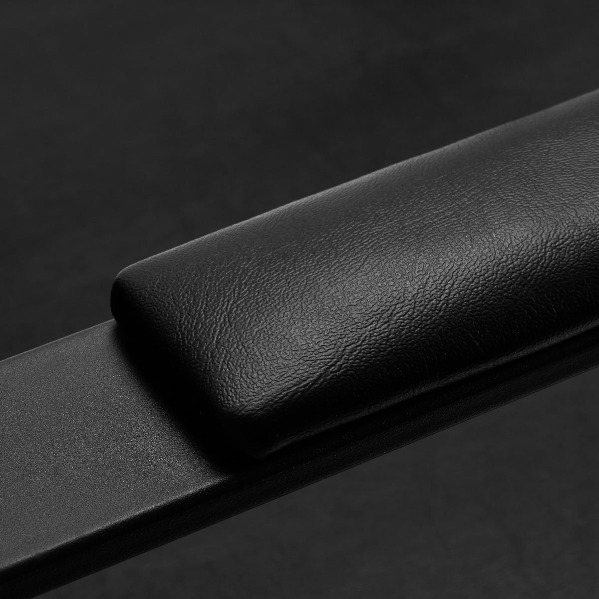 Gabbiano Hairdressing Chair Modena Black - close-up of the upholstery and construction details