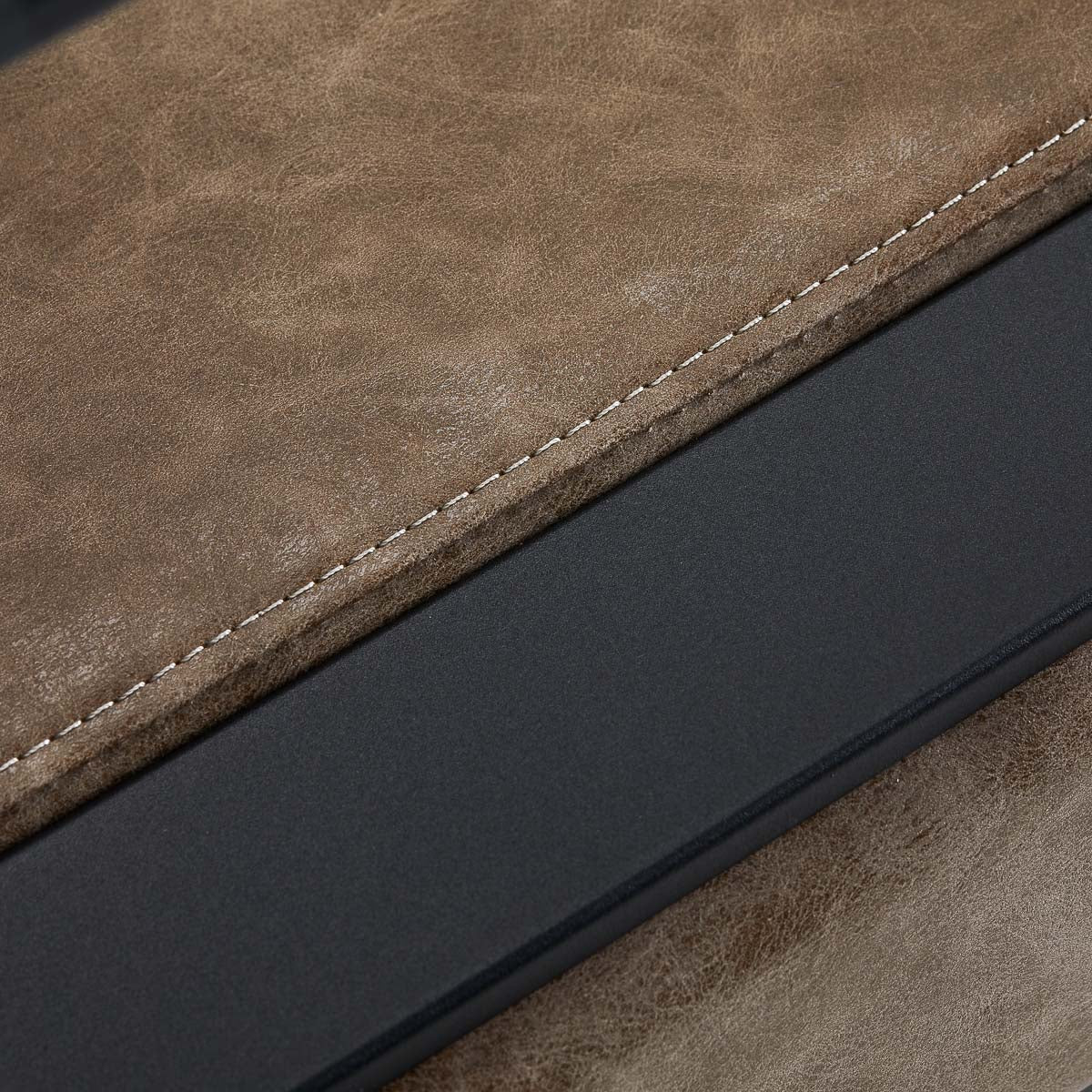 Gabbiano Hairdressing Chair Modena Old Brown - close-up of the upholstery and construction details