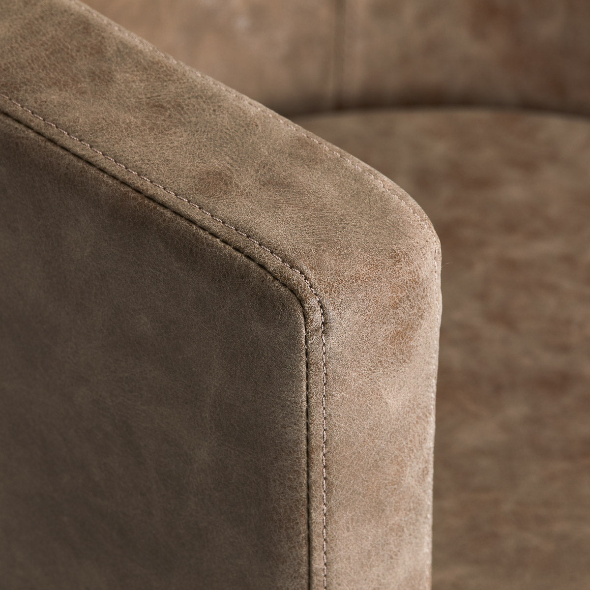 Gabbiano Hairdressing Chair Roma Old Brown - close-up of the upholstery and construction details