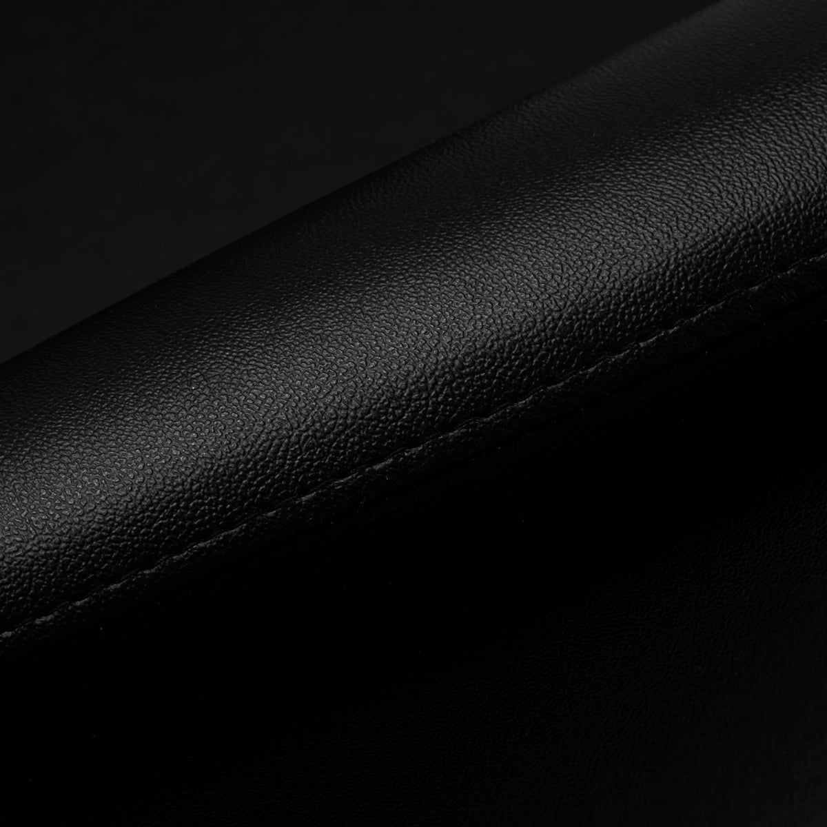 Gabbiano Monaco Hairdressing Chair Black - close-up of the upholstery and construction details