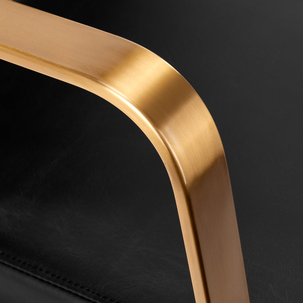 Gabbiano Porto-GM Hair Wash Unit Black - close-up of the upholstery and construction details
