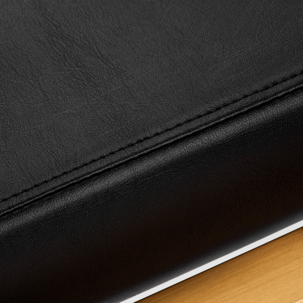 Gabbiano Porto-GM Hair Wash Unit Black - close-up of the upholstery and construction details