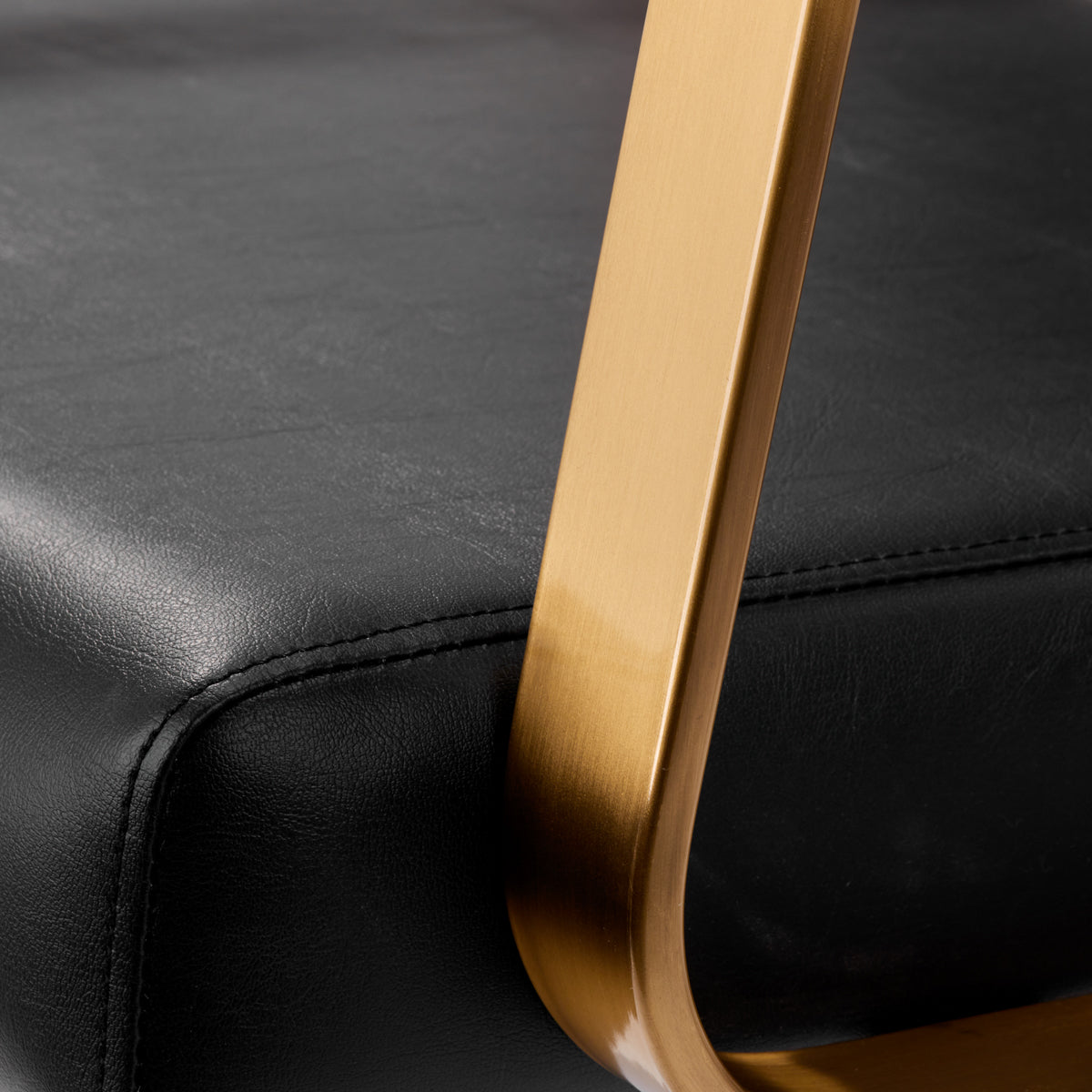 Gabbiano Porto-GM Hair Wash Unit Black - close-up of the upholstery and construction details