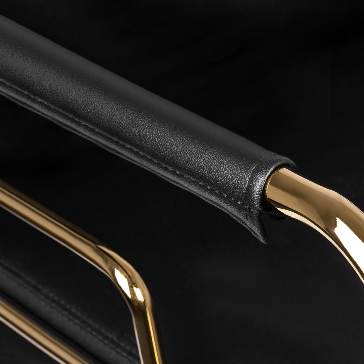 Gabbiano Prato Hairdressing Chair Gold & Black - close-up of the upholstery and construction details