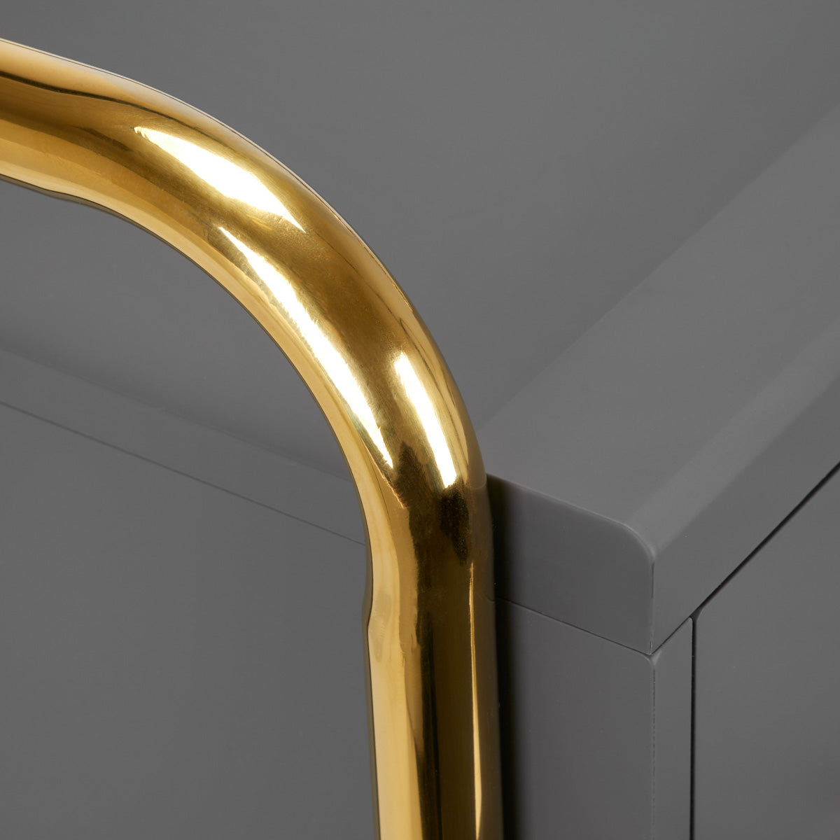 Gabbiano Solo Hairdressing Trolley Gold & Grey - close-up of a construction detail