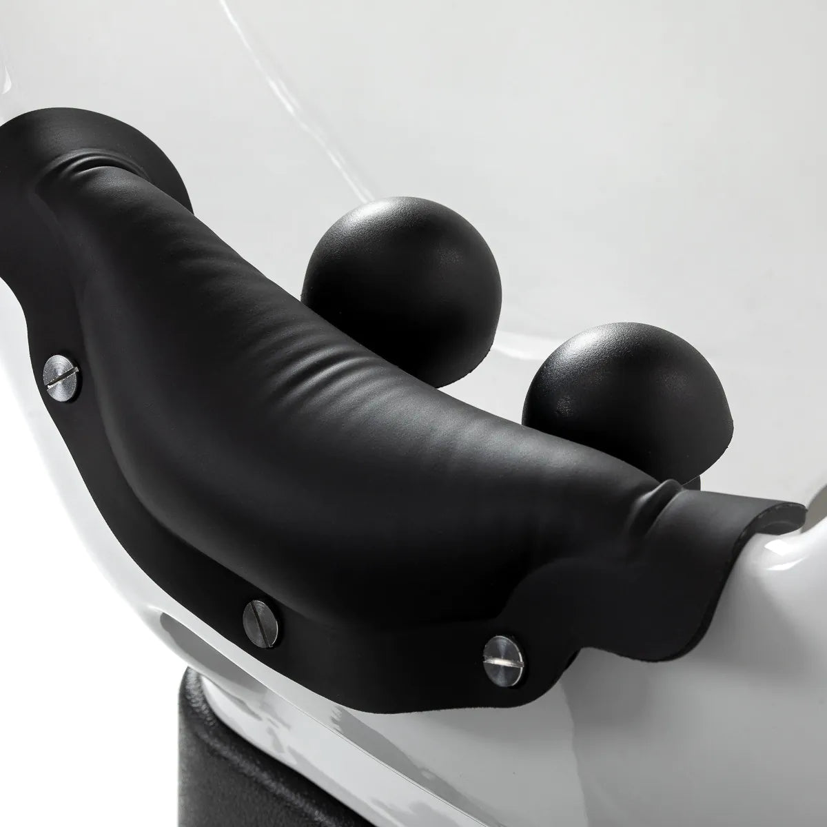 Gabbiano Trycho 2 Electric Hair Wash Unit Black - close-up of the upholstery and construction details