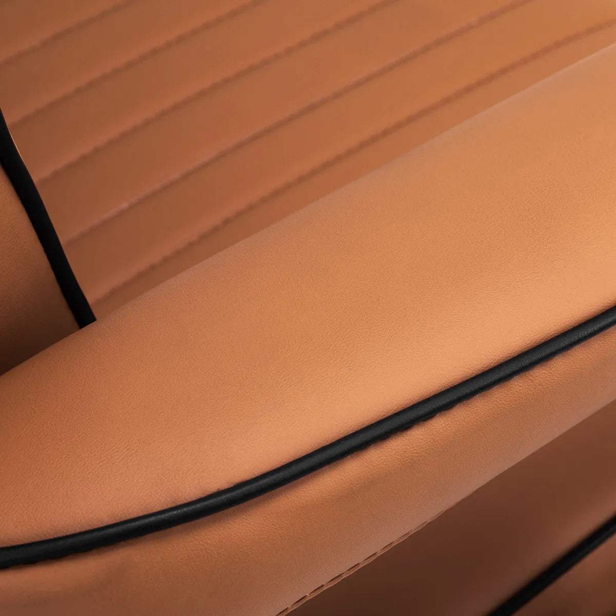 Gabbiano Visionerio Barber Chair Light Brown - close-up of the upholstery and construction details