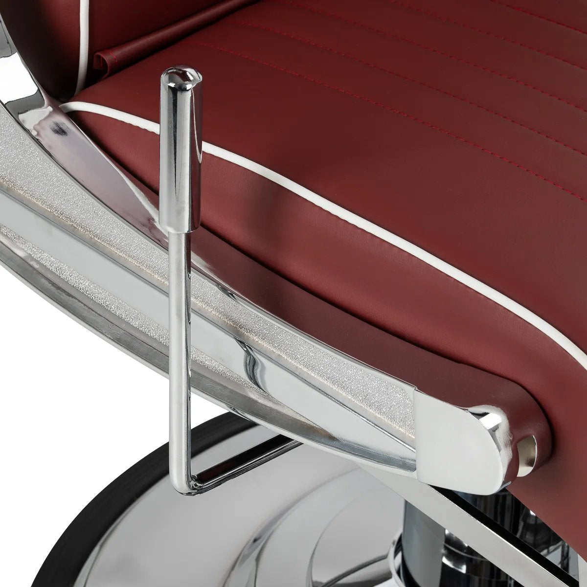 Gabbiano Visionerio seat adjustment lever beside the upholstered seat
