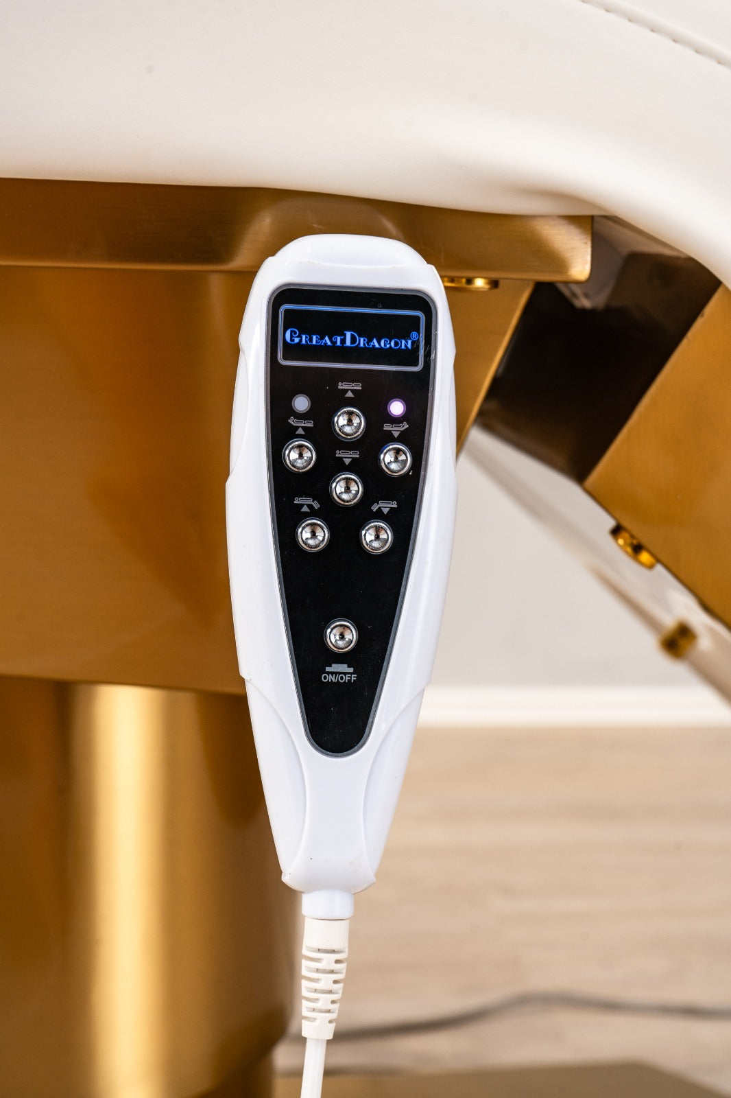Manufakturo Étoile Electric Lash Beauty Bed - 3 Motors White - close-up of the upholstery and construction details