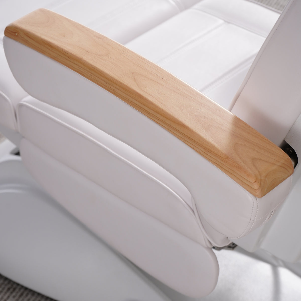 Manufakturo Grace Electric Beauty Bed - 3 Motors Bare Blush - close-up of the upholstery and construction details