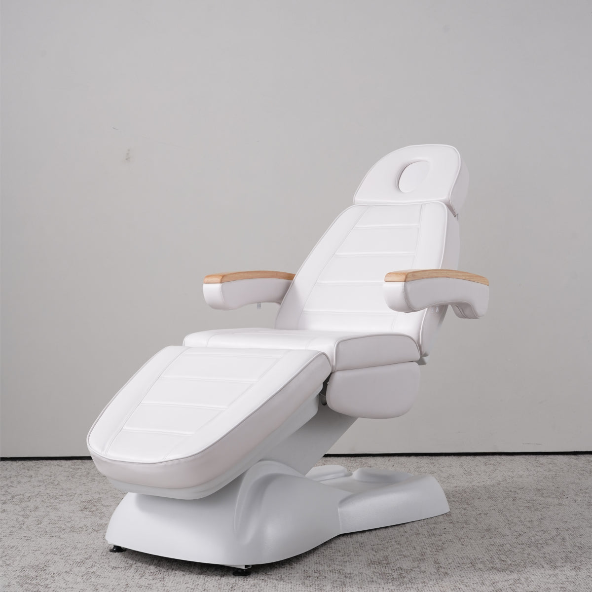 Manufakturo Grace Electric Beauty Bed - 3 Motors Bare Blush - close-up of the upholstery and construction details