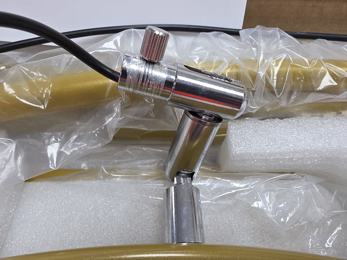 OUTLET Manufakturo Beauty Lash LED Moonlight - Adjustable Colour Temp & Intensity Gold - close-up showing controls and working components