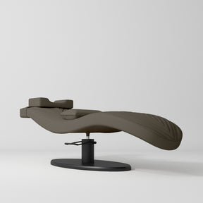 Manufakturo Royale Luxury & Ergonomic Beauty Lash Bed Black Base Cocoa Mocha - close-up of the upholstery and construction details