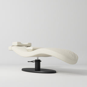 Manufakturo Royale Luxury & Ergonomic Beauty Lash Bed Black Base Creamy - close-up of the upholstery and construction details