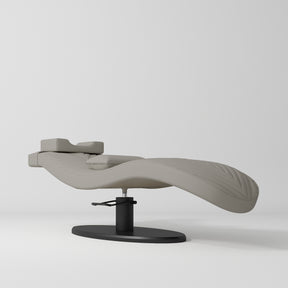 Manufakturo Royale Luxury & Ergonomic Beauty Lash Bed Black Base Pearl Greige - close-up of the upholstery and construction details
