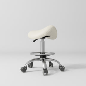 Manufakturo Selle Ergonomic Beauty Saddle Stool Creamy - Silver Base - close-up of the upholstery and construction details