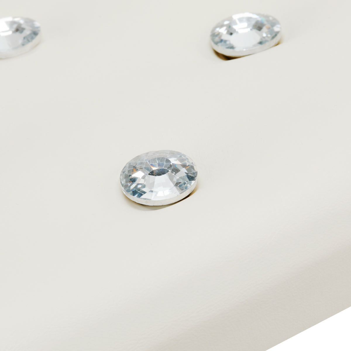 Momo Diamond Manicure Hand Rest Ecru - product displayed with its packaging on a dark background